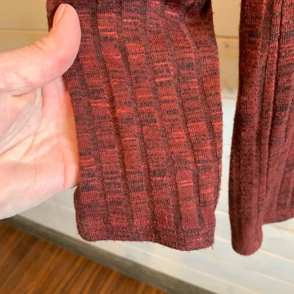 Vero Moda | Lightweight Ribbed Turtleneck - Picture 2 of 5